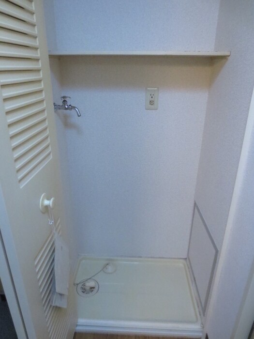 物件内観写真12　(洗濯機置場)