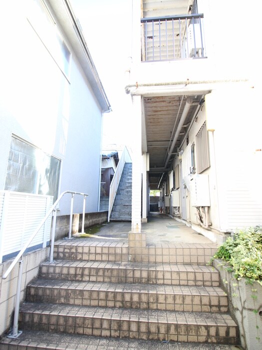 物件外観写真3　(エントランス部分)