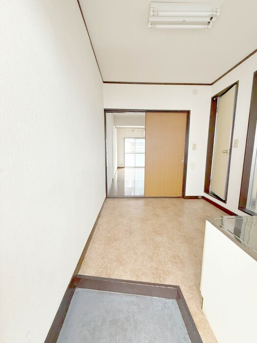 物件内観写真16　(玄関)