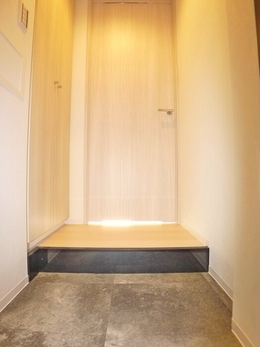 物件内観写真5　(玄関)