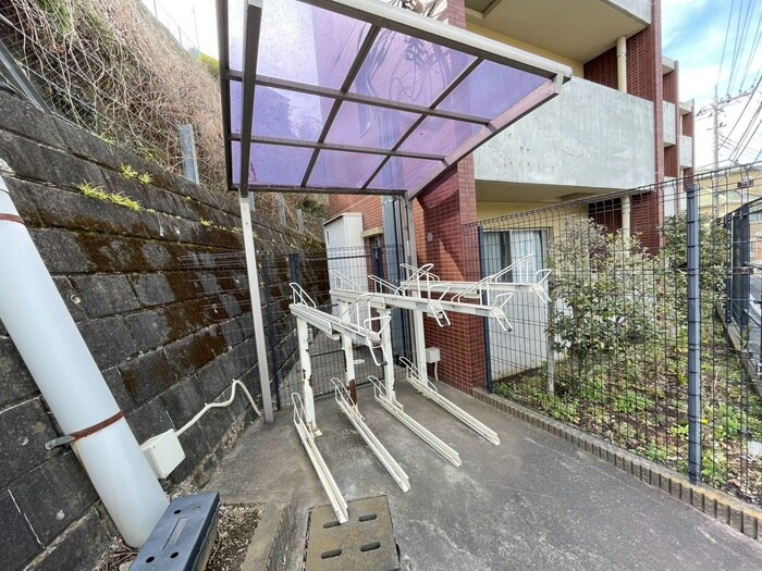 物件外観写真3　(駐輪場)