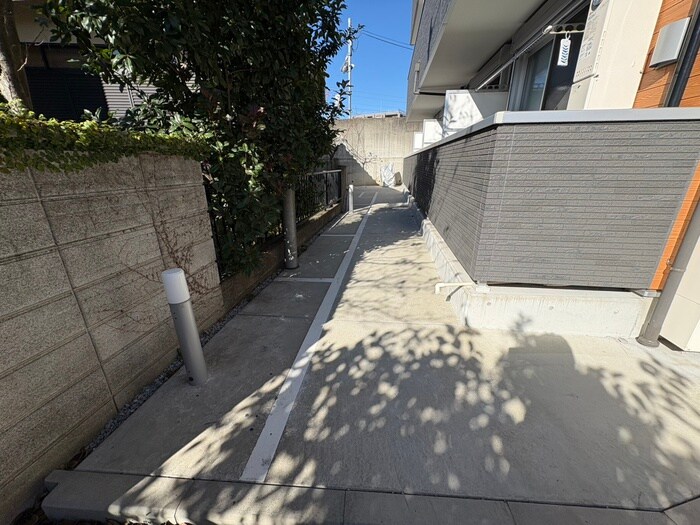 物件外観写真4　(駐輪場)