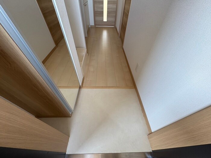 物件内観写真16　(玄関)