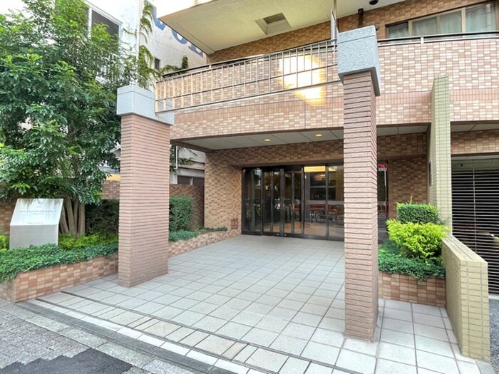 物件外観写真3　(エントランス部分)