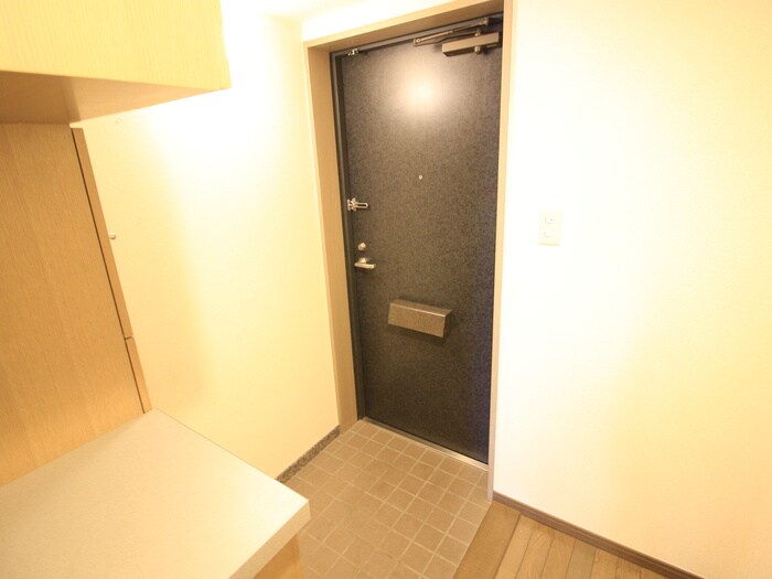 物件内観写真17　(玄関)