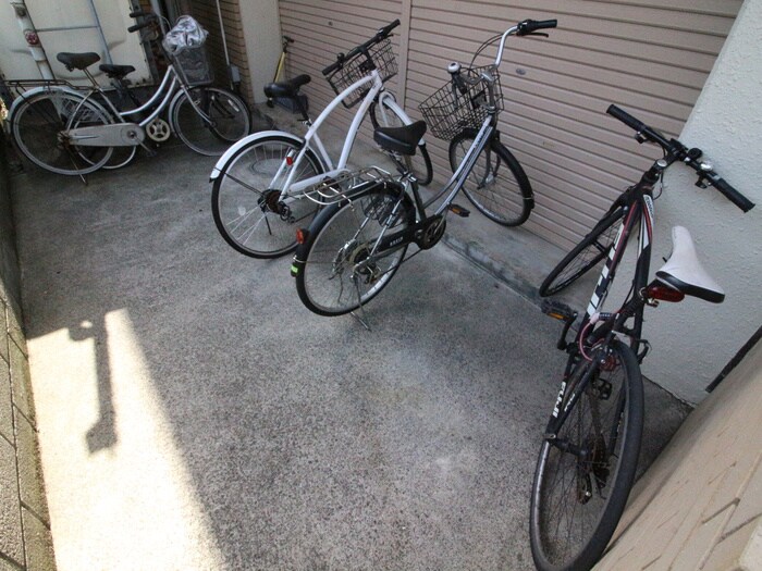 物件外観写真6　(駐輪場)