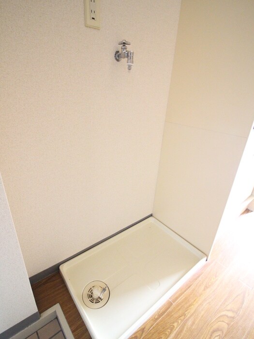 物件内観写真16　(洗濯機置場)