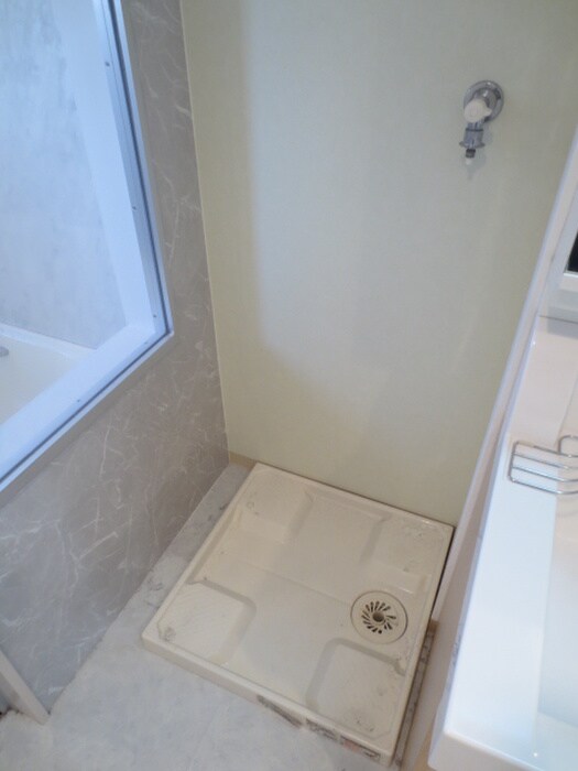 物件内観写真13　(洗濯機置場)