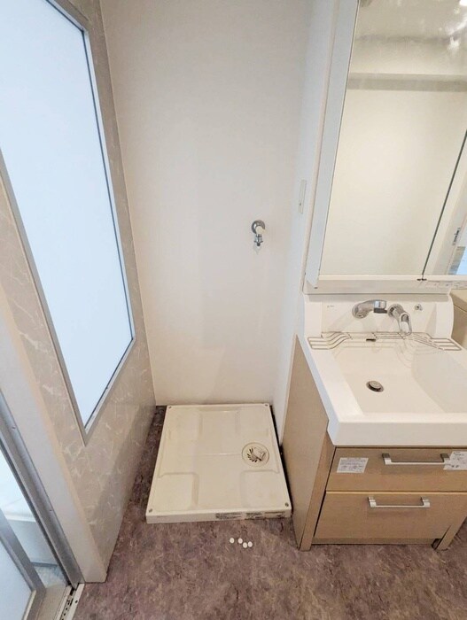 物件内観写真16　(洗濯機置場)