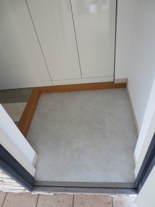 物件内観写真18　(玄関)