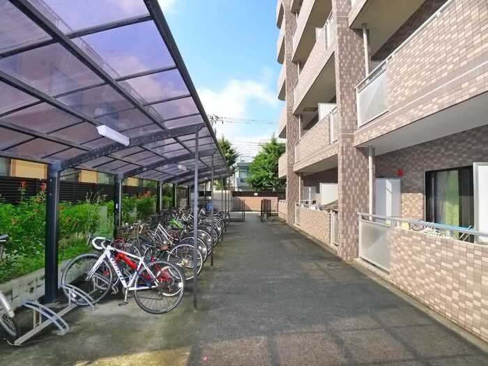 物件外観写真3　(駐輪場)