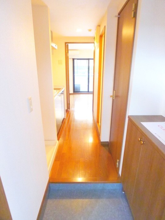 物件内観写真16　(玄関)