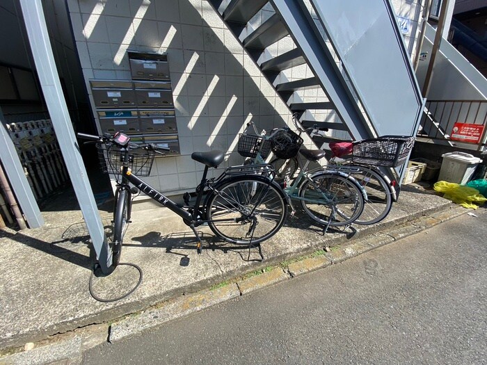 物件外観写真5　(駐輪場)