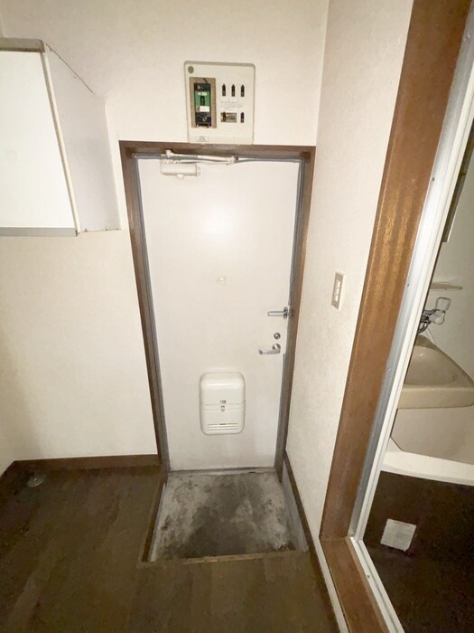 物件内観写真17　(玄関)