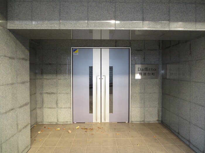 物件外観写真5　(エントランス部分)