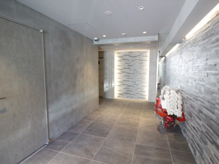 物件外観写真6　(エントランス部分)