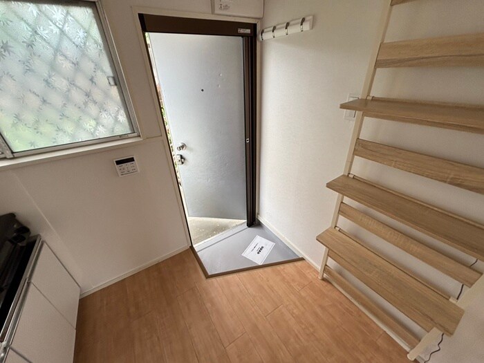 物件内観写真12　(玄関)