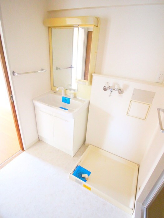 物件内観写真15　(洗濯機置場)