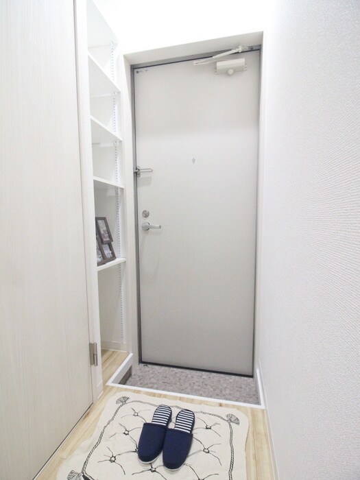 物件内観写真7　(玄関)