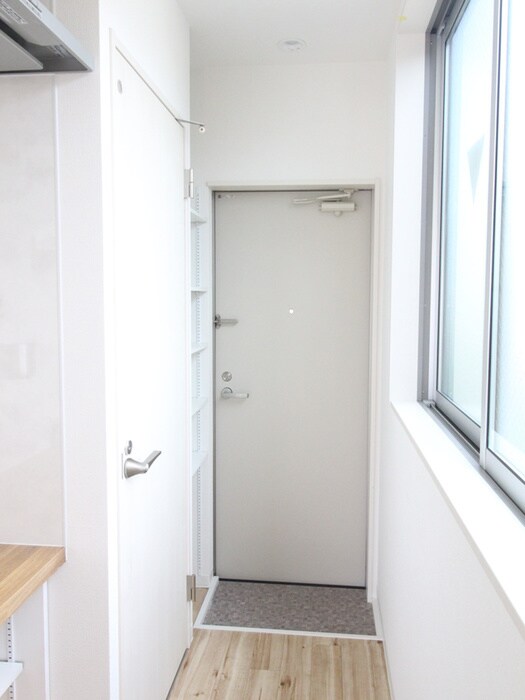 物件内観写真14　(玄関)