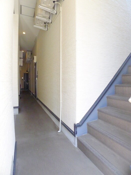 物件外観写真3　(エントランス部分)