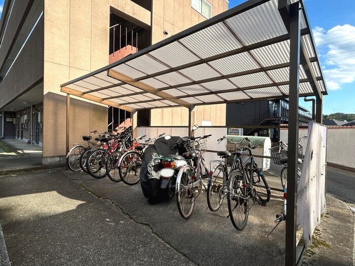 物件外観写真2　(駐輪場)