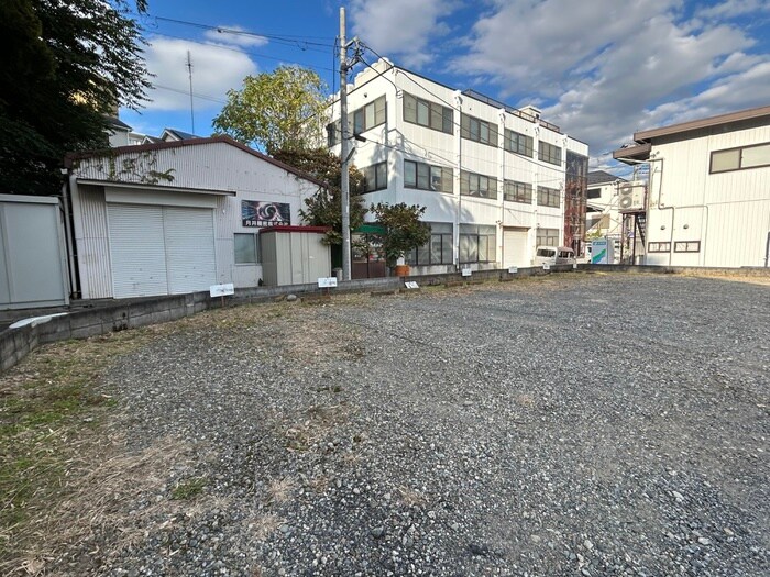 物件外観写真6　(駐車場)