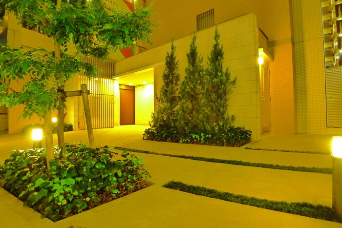 物件外観写真2　(エントランス部分)