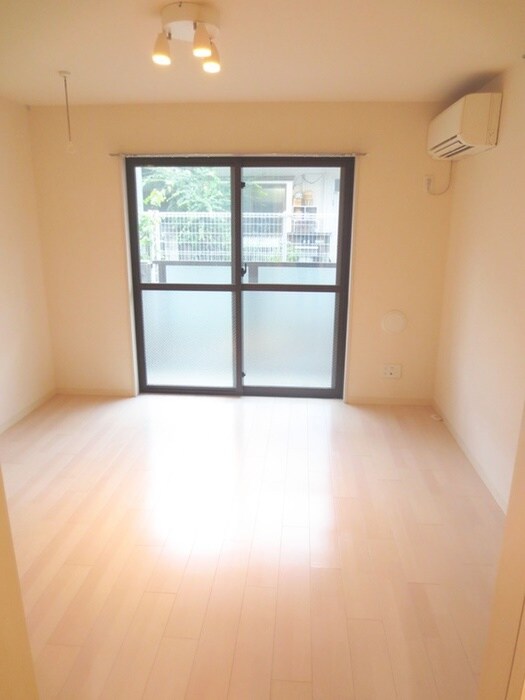 物件内観写真9　(室内からの展望)