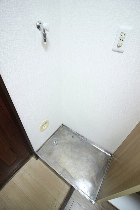 物件内観写真14　(洗濯機置場)