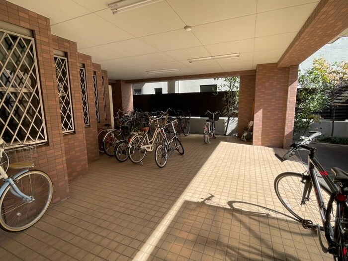 物件外観写真3　(駐輪場)