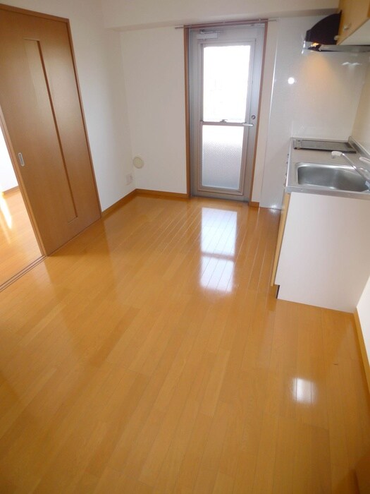 物件内観写真8　(室内からの展望)