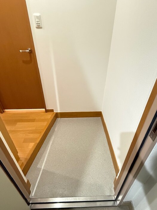 物件内観写真16　(玄関)