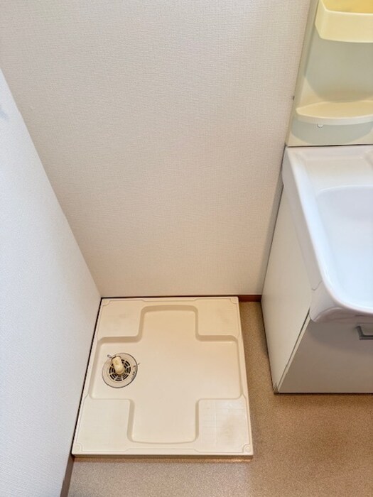 物件内観写真18　(洗濯機置場)