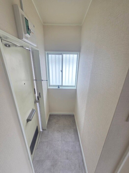 物件内観写真7　(玄関)