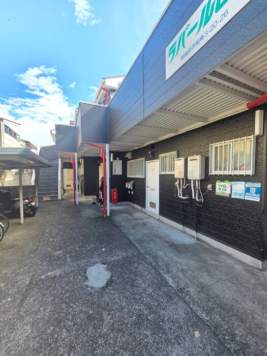 物件外観写真4　(エントランス部分)