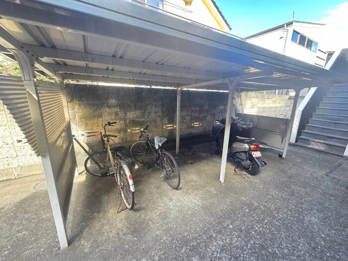物件外観写真5　(駐輪場)