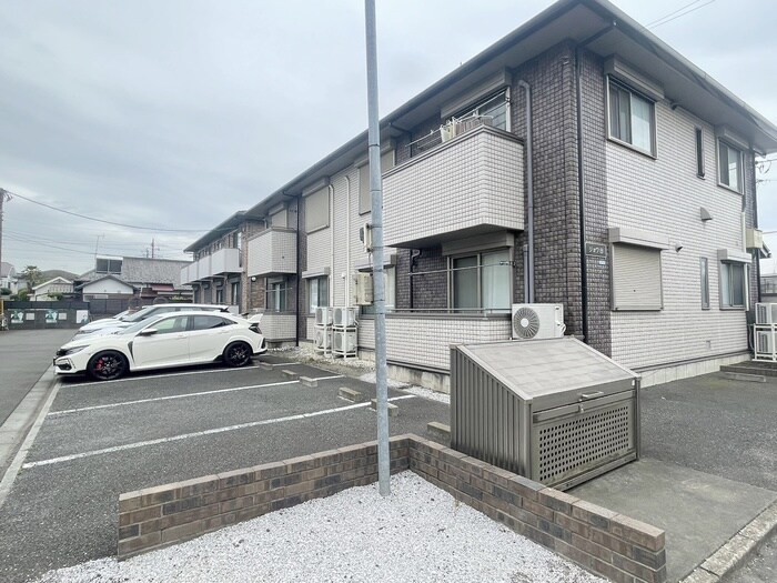 物件外観写真4　(駐車場)