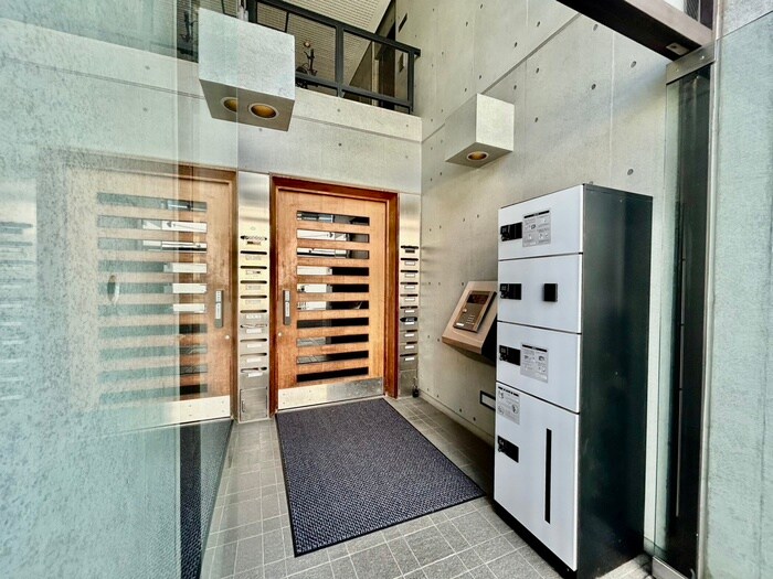 物件外観写真4　(エントランス部分)