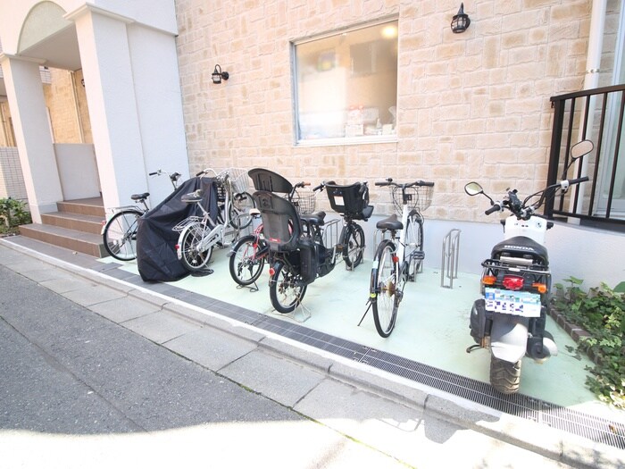 物件外観写真6　(駐輪場)