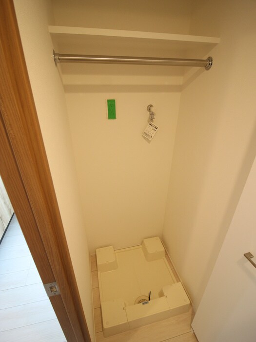 物件内観写真16　(洗濯機置場)