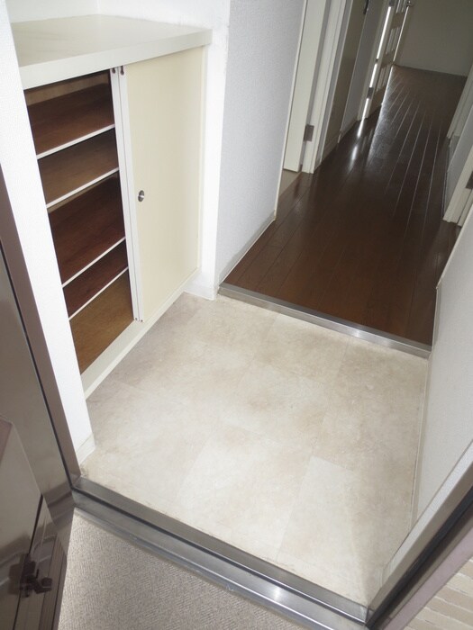 物件内観写真16　(玄関)