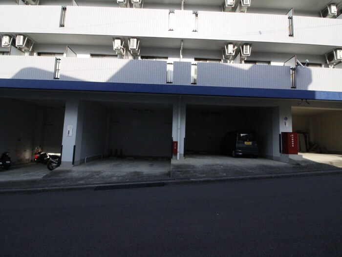 物件外観写真4　(駐車場)