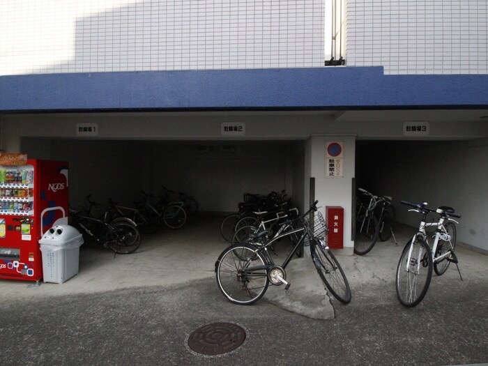 物件外観写真5　(駐輪場)