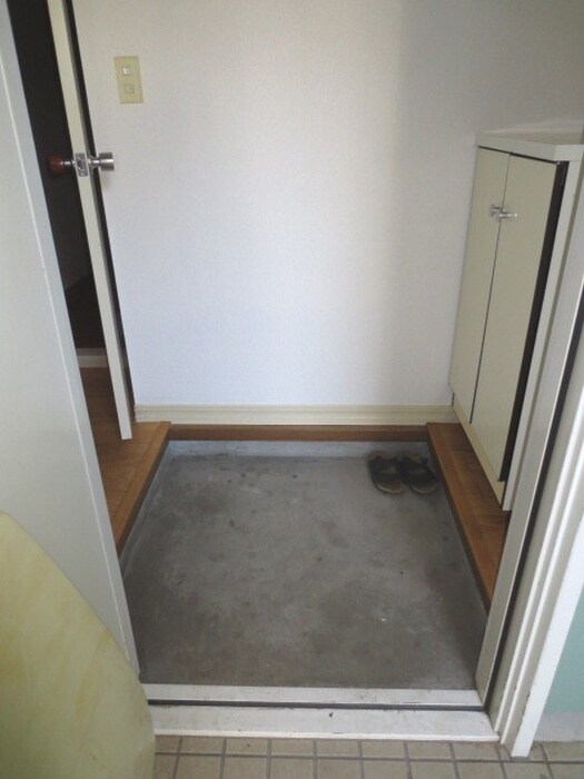 物件内観写真4　(玄関)