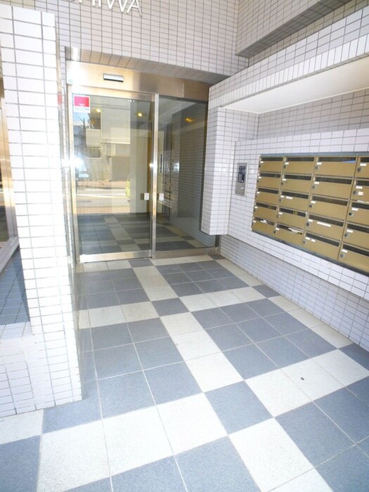 物件外観写真2　(エントランス部分)