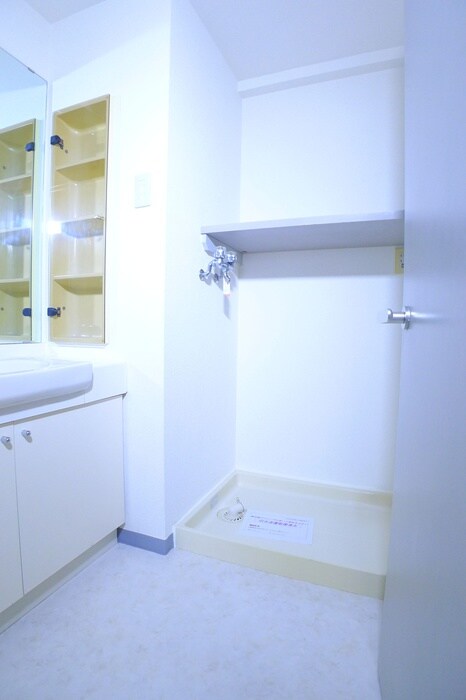 物件内観写真16　(洗濯機置場)