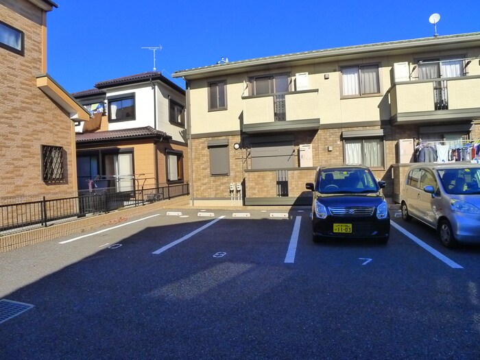 物件外観写真4　(駐車場)