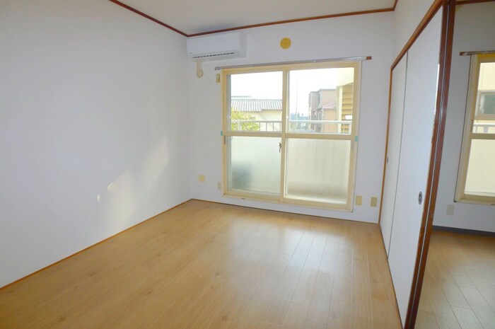 物件内観写真7　(室内からの展望)