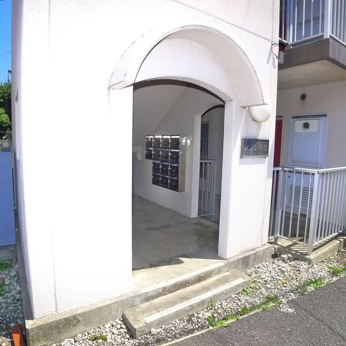 物件外観写真3　(エントランス部分)